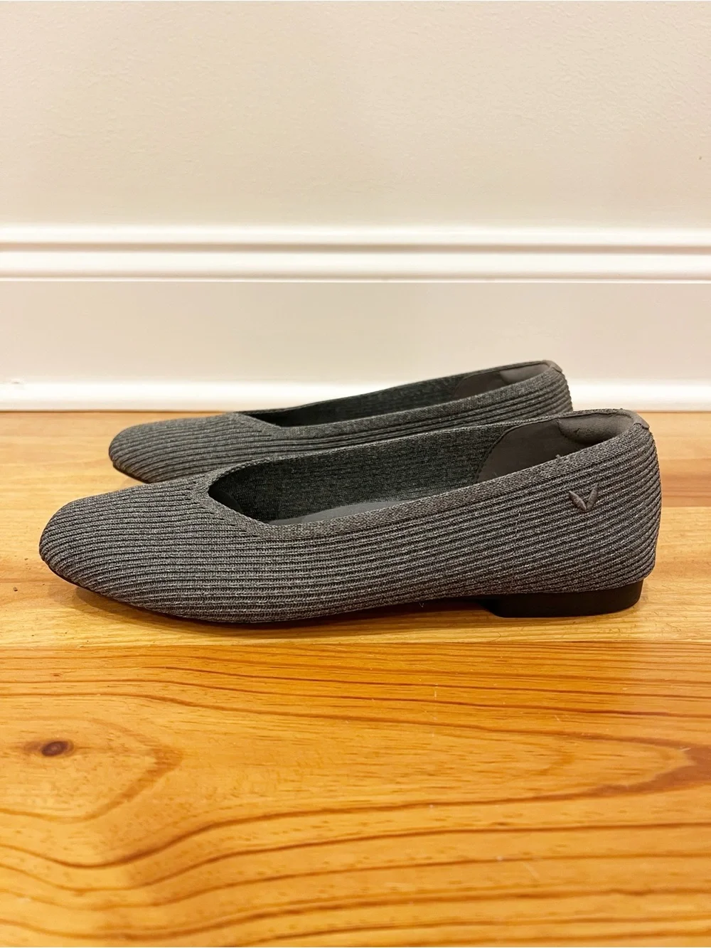 Vivaia Square Toe V Cut Flats Margot 2.0 Gray Size 37.5 US 7 Comfort Stretch